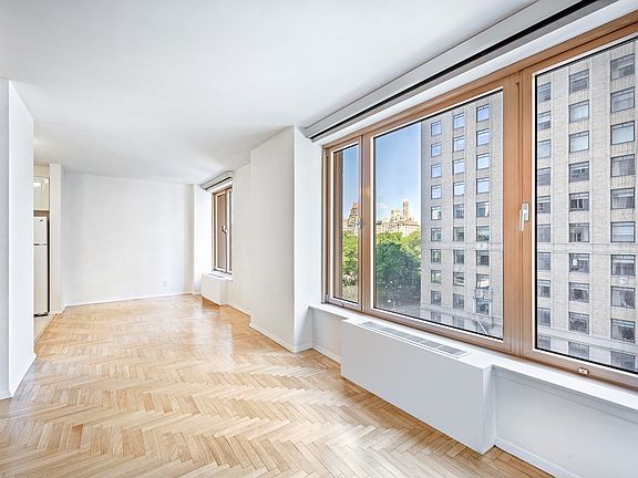 3rd image of 100 Central Park S APT 6D