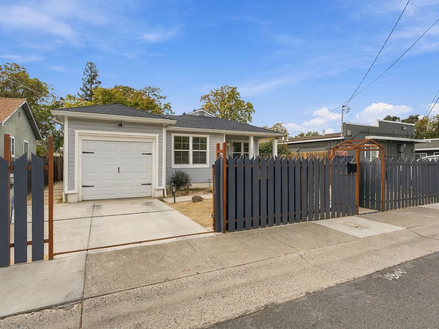 3 bed, 1000 sqft, $2,300 — Photo 4