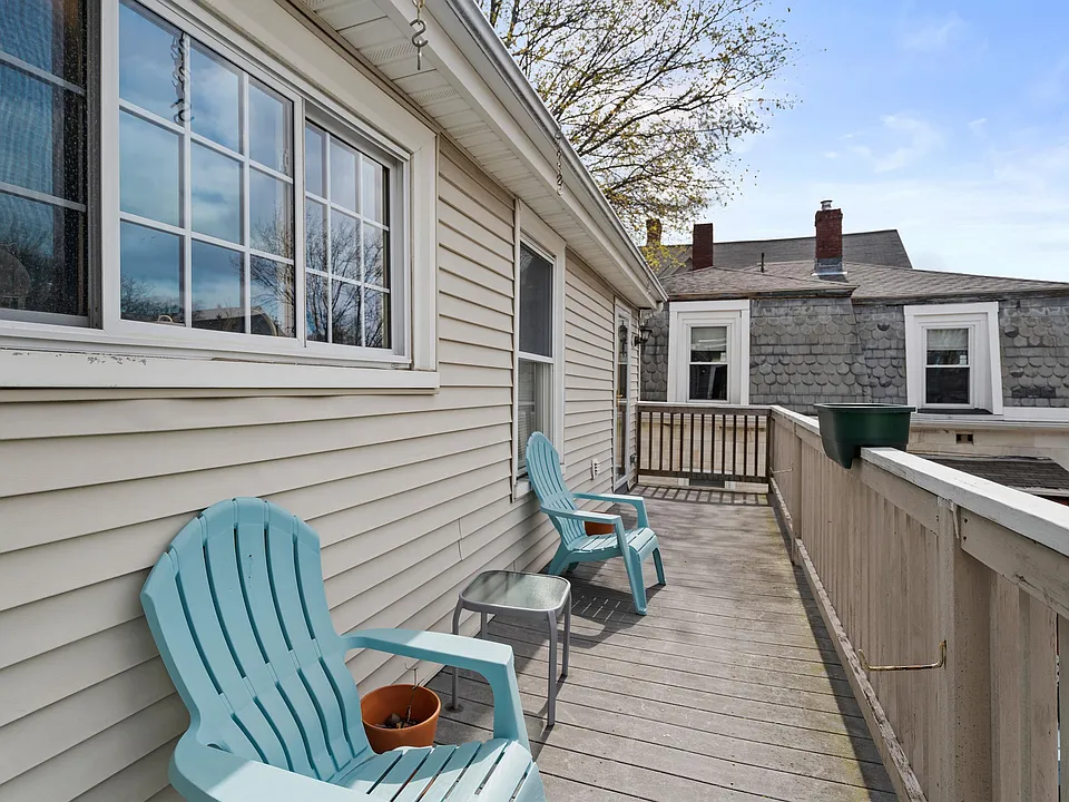 68 Pleasant St #2