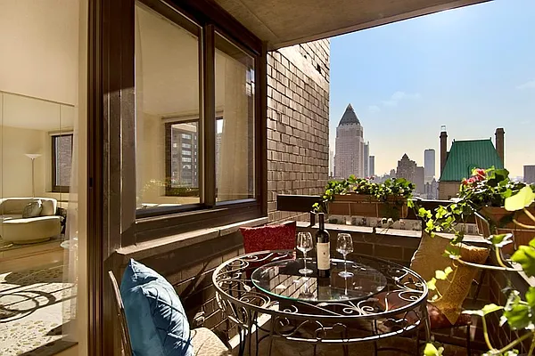 Sold by Corcoran | media 10