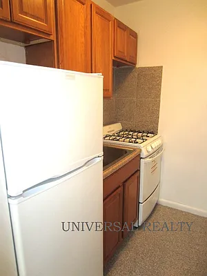 Rented by Universal Realty Group | media 10