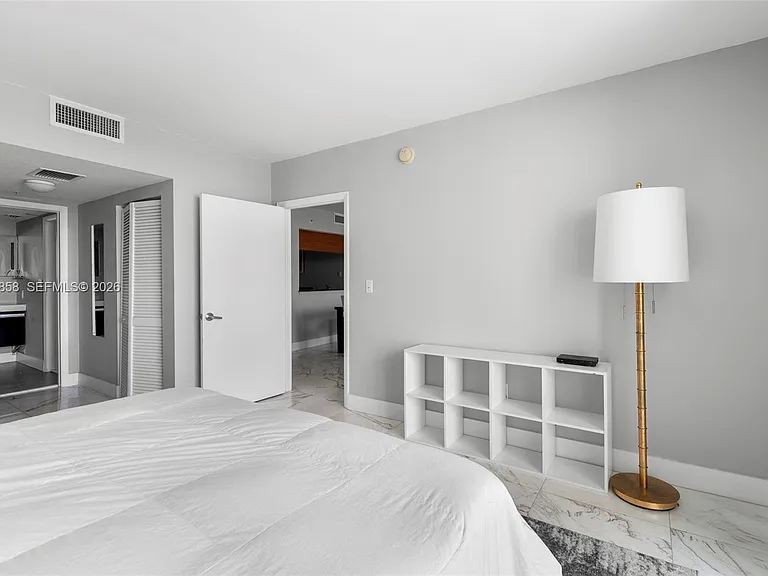 1800 N Bayshore Dr #1806 — Photo 23