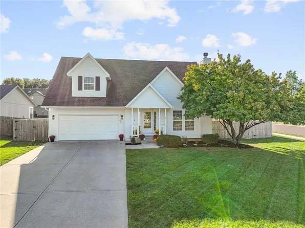 21787 Lincoln St, Spring Hill, KS 66083