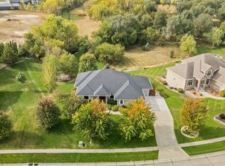 15802 Brookview Dr, Urbandale, IA 50323