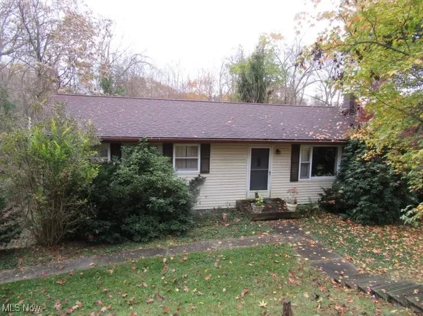 7790 Lakeview Dr, Nashport, OH 43830