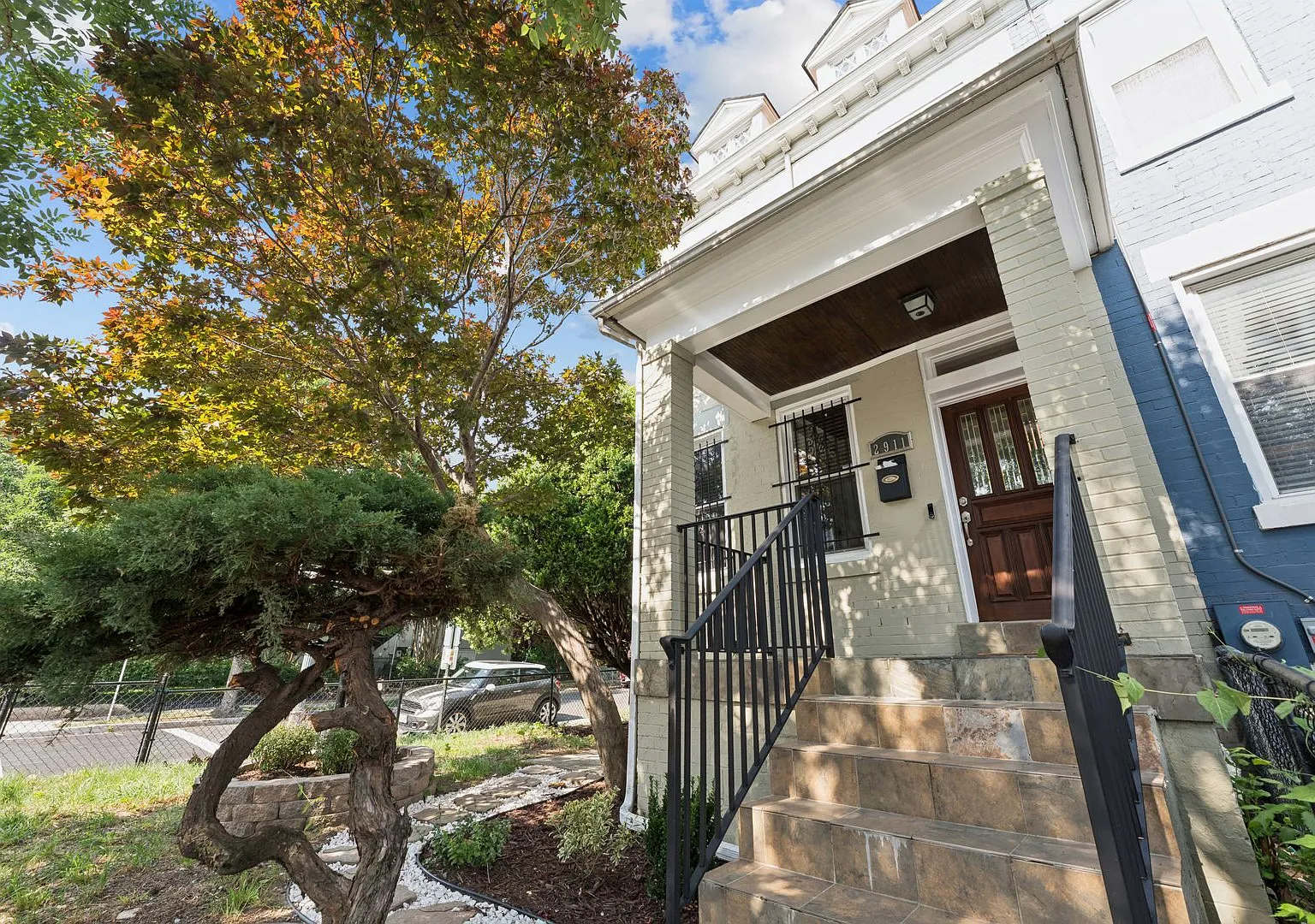 3 Level Semi-Detached Row Home in Columbia Heights — Photo 1
