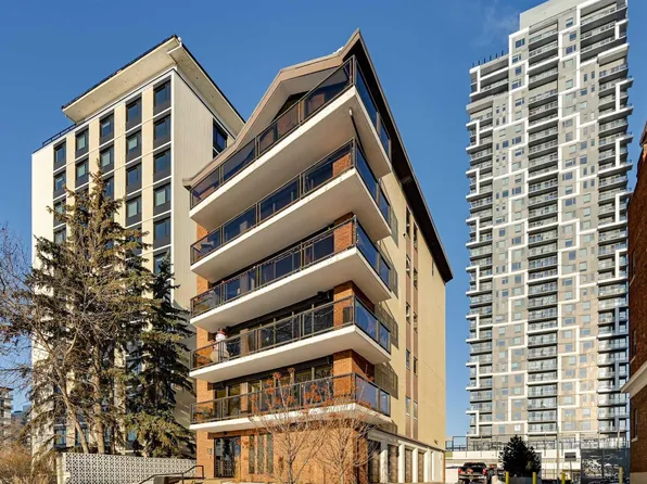 11960 100th Ave NW #1, Edmonton, AB T5K 0K5