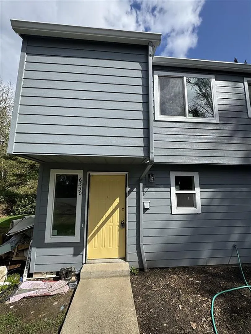6552 SW 192nd Ave - Great Tri-plex Unit — Photo 2
