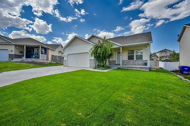 6 bed, 2632 sqft, $2,750 — Photo 1