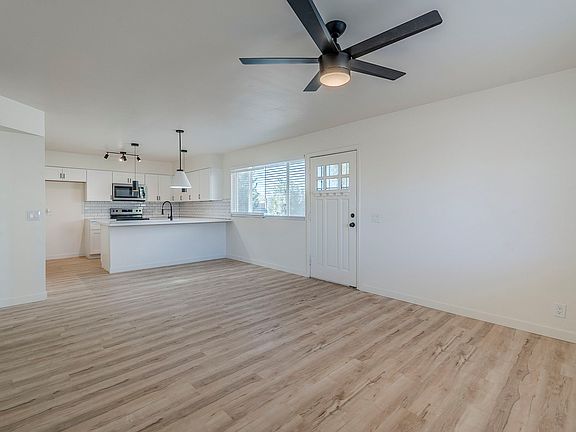 5th image of 4720 E Belleview St