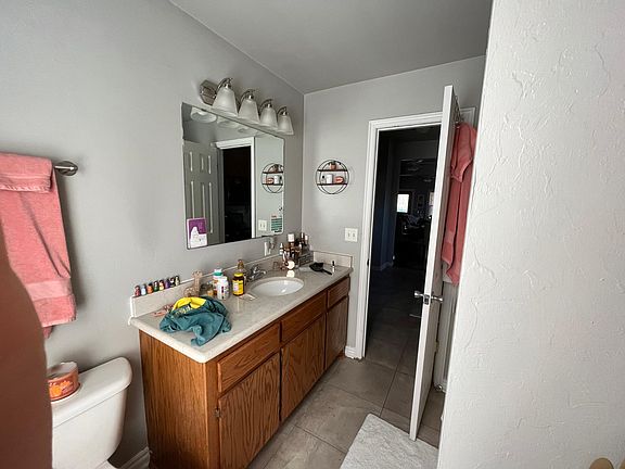 2nd image of 1022 W Boyd St