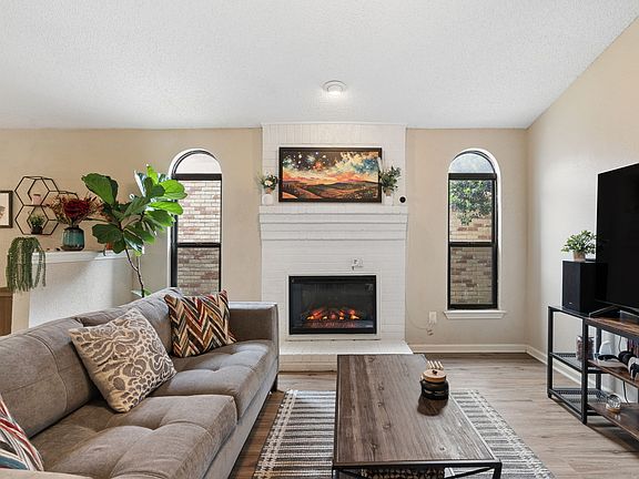 4th image of 1409 High Plains Dr