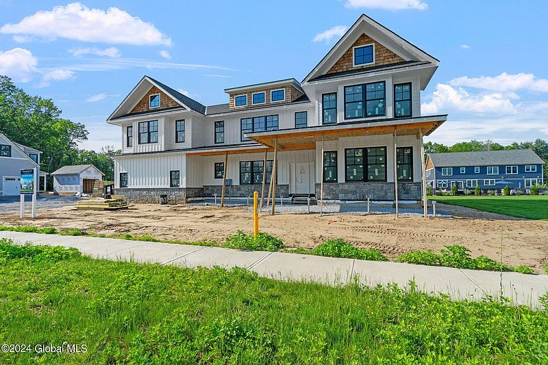 4th image of 20 Aurora Avenue