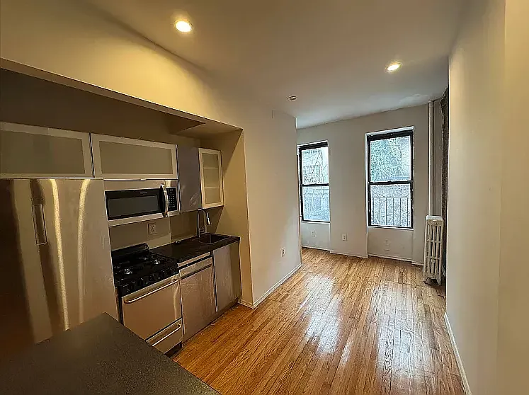 451 West 46th Street — Photo 2