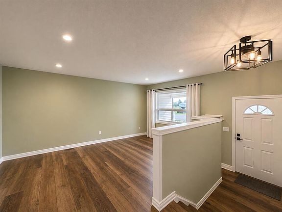 4th image of 717 W Centre St #2