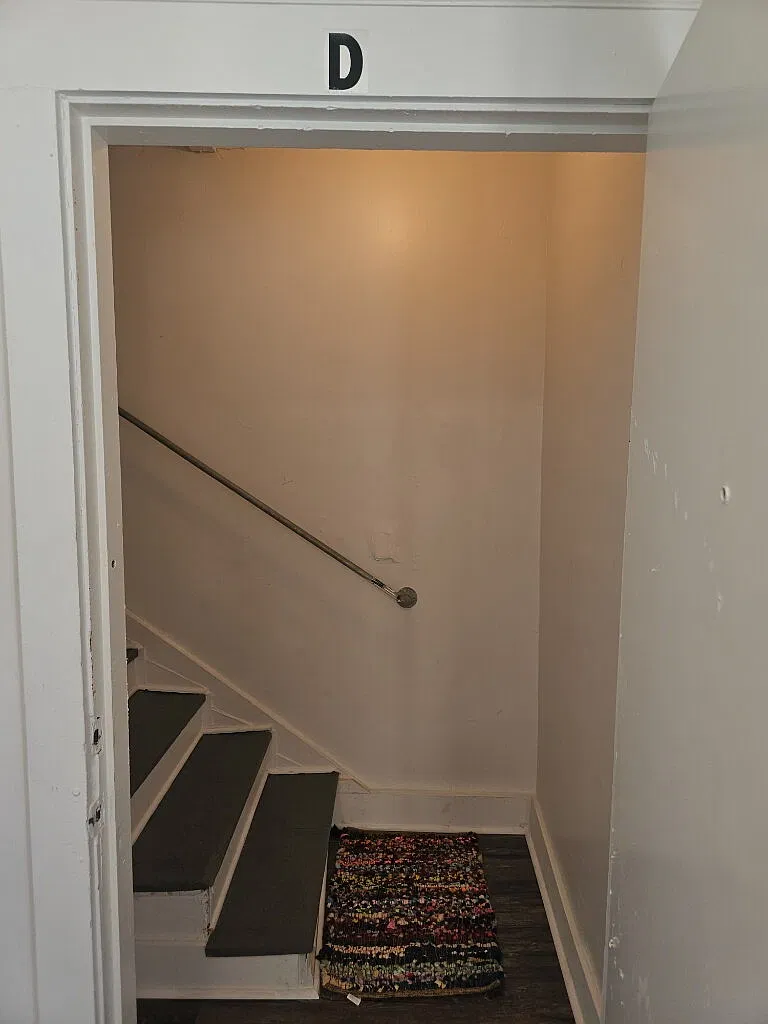 1 bed, 1.0 bath, $1,350 — Photo 2
