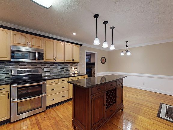 5th image of 153 Misty Woods Dr
