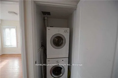 320 John St #233 — Photo 3