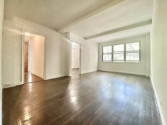 3rd image of 330 E 43rd St APT 305