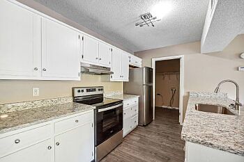 5th image of 3970 Darryl Ln #1