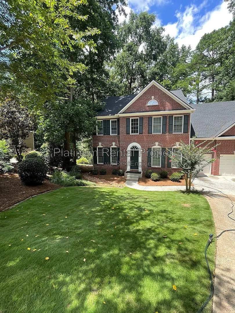 4 bed, 2.5 bath, 2626 sqft, $2,695 — Photo 2