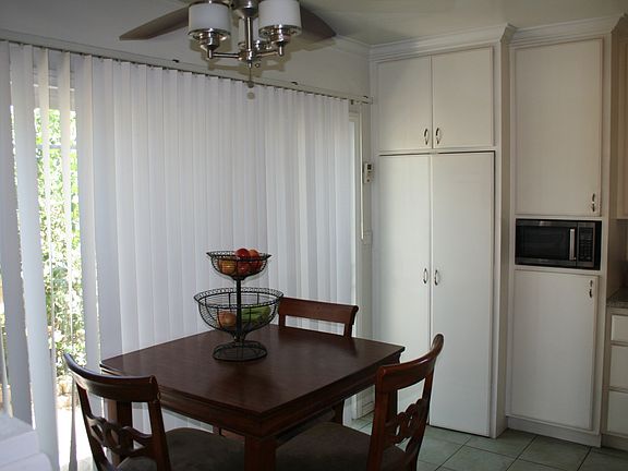 5th image of 1121 E Gladstone St