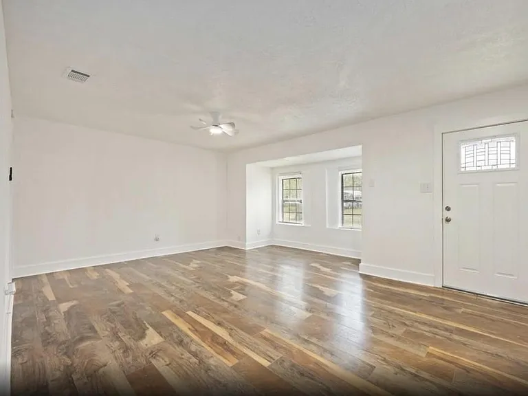 6043 Lyndhurst Dr — Photo 16