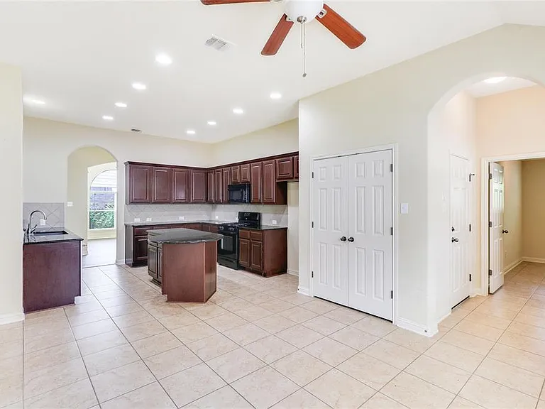 3608 Glastonbury Trl — Photo 22