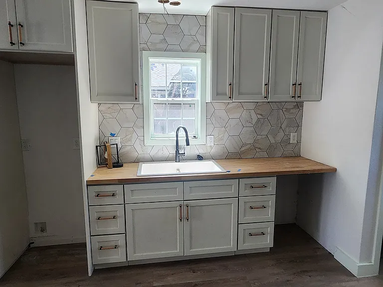 1103 Waco St — Photo 2