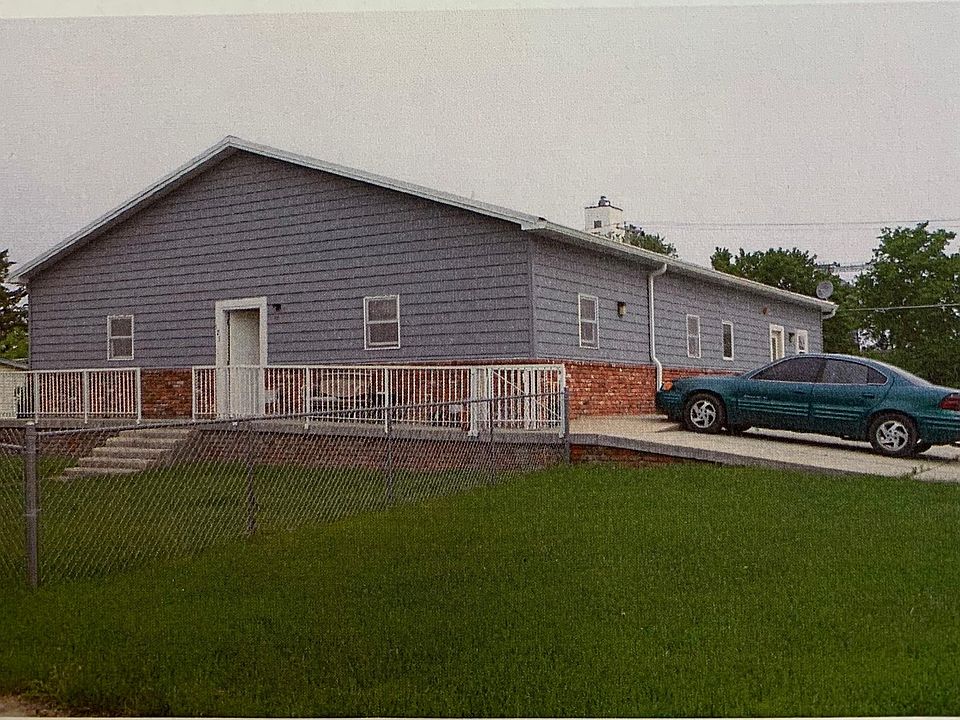 1st image of 121 E 2nd St