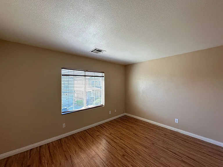 9510 Diamond Bridge Ave — Photo 3