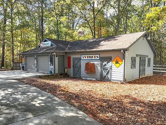 5th image of 396 Quarters Rd