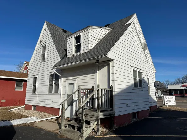 704 1st St S, Willmar, MN 56201