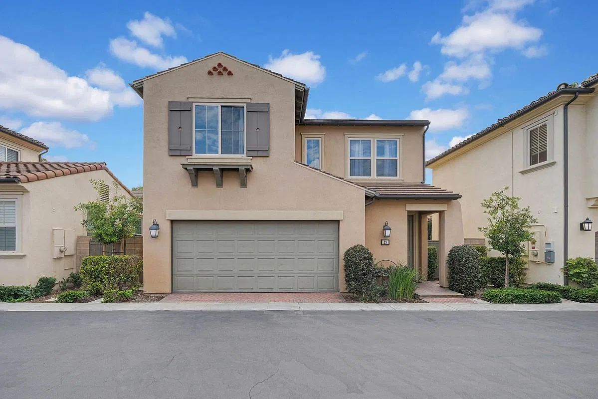 3 bed, 2.5 bath, 1735 sqft, $4,700 — Photo 1