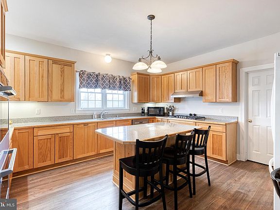 5th image of 10925 Falls Rd