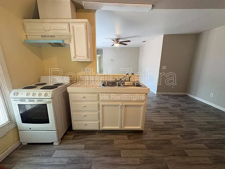 353 W 22nd St — Photo 4
