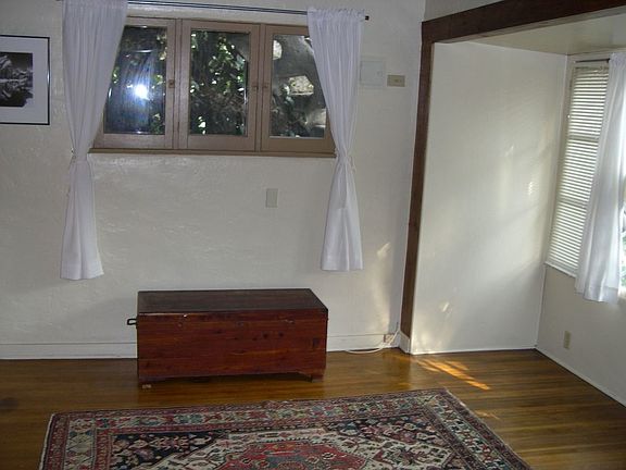 2nd image of 2262 1/2 Lake View Ave