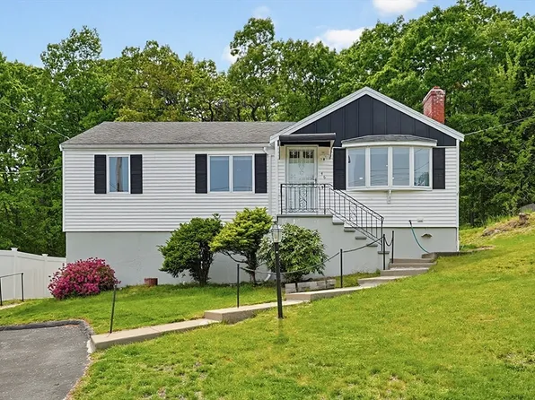 46 Robinson Rd, Woburn, MA 01801