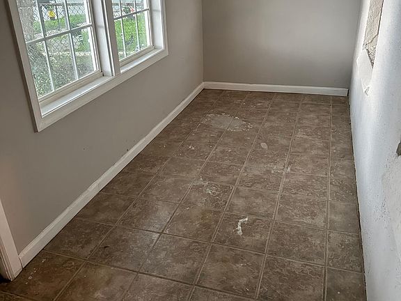 2nd image of 23 W Brandywine Ave