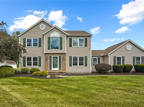 2202 Martin Crest Dr, Akron, OH 44312