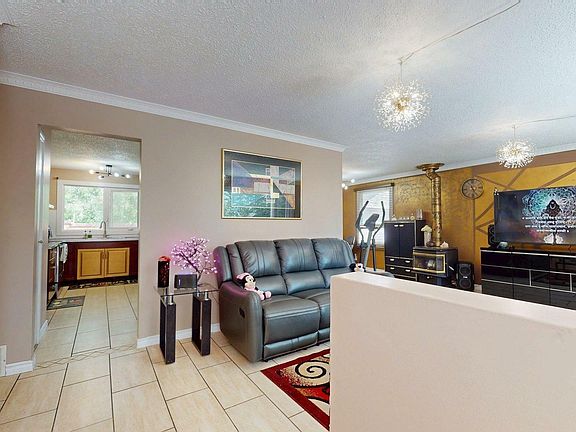 5th image of 64 Aspen Cres