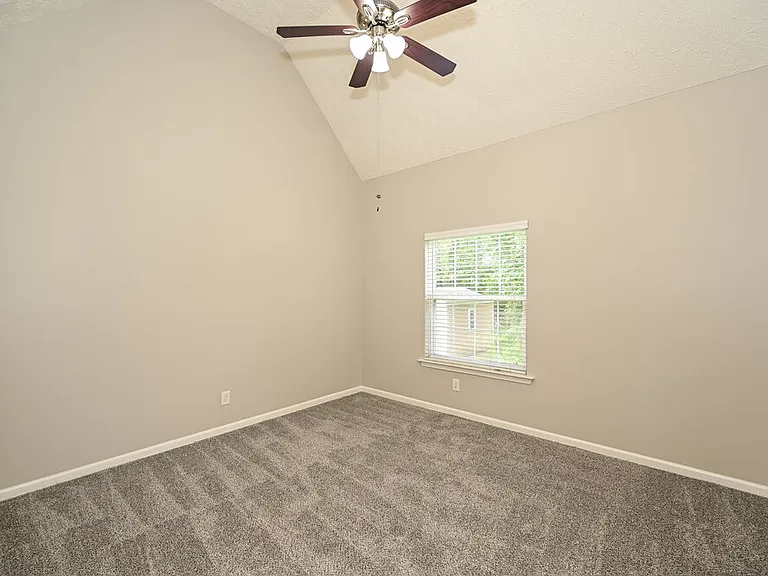 1903 Champlain Dr — Photo 12