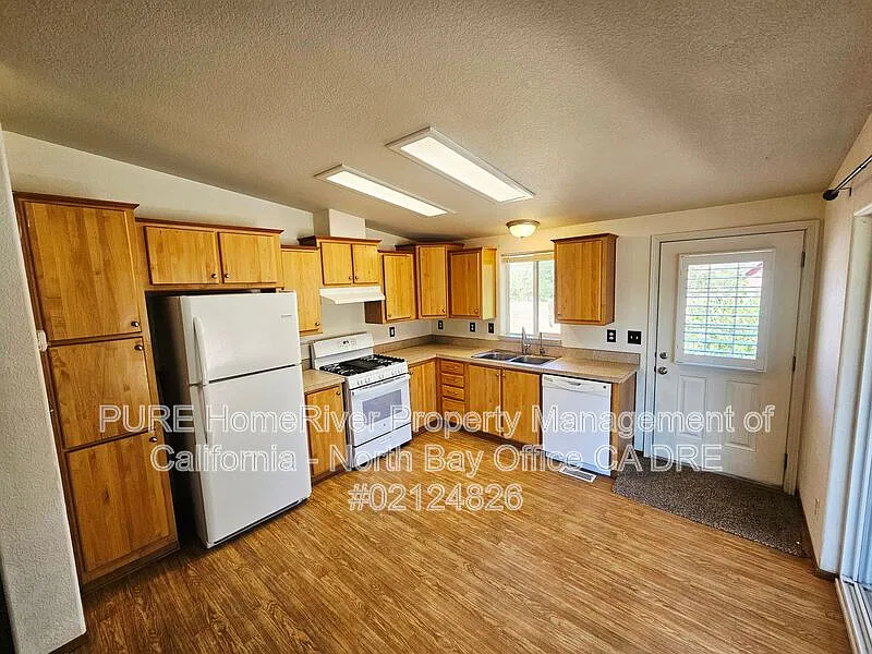 2 bed, 1.0 bath, 975 sqft, $2,025 — Photo 4