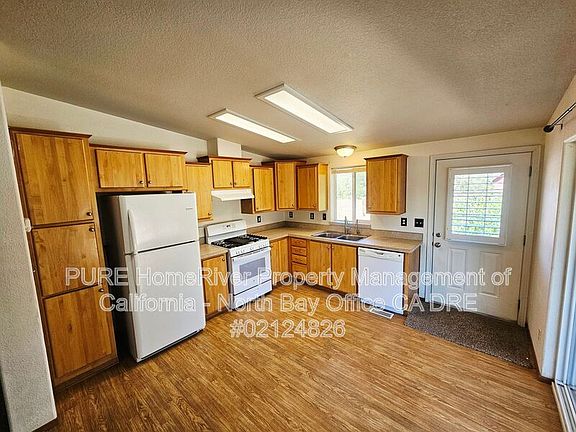 4th image of 10590 East Rd