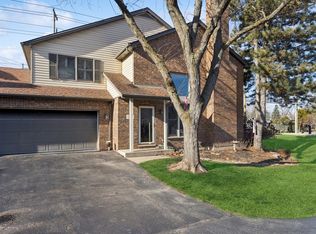 21 Melrose St, Westmont, IL 60559
