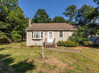 5 Freight House Rd, Sagamore, MA 02561