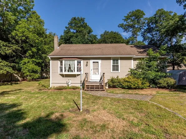 5 Freight House Rd, Sagamore, MA 02561