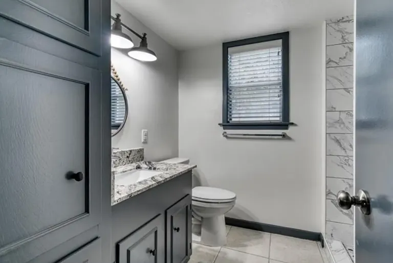 Bathroom that comes with bedroom for rent