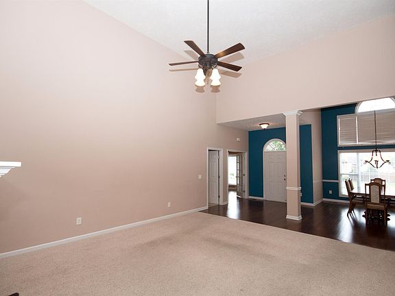 5th image of 412 Sheffield Dr