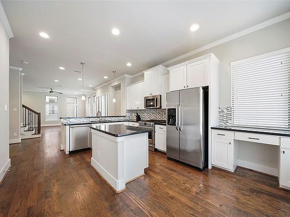 5th image of 919 W 22nd St Unit B